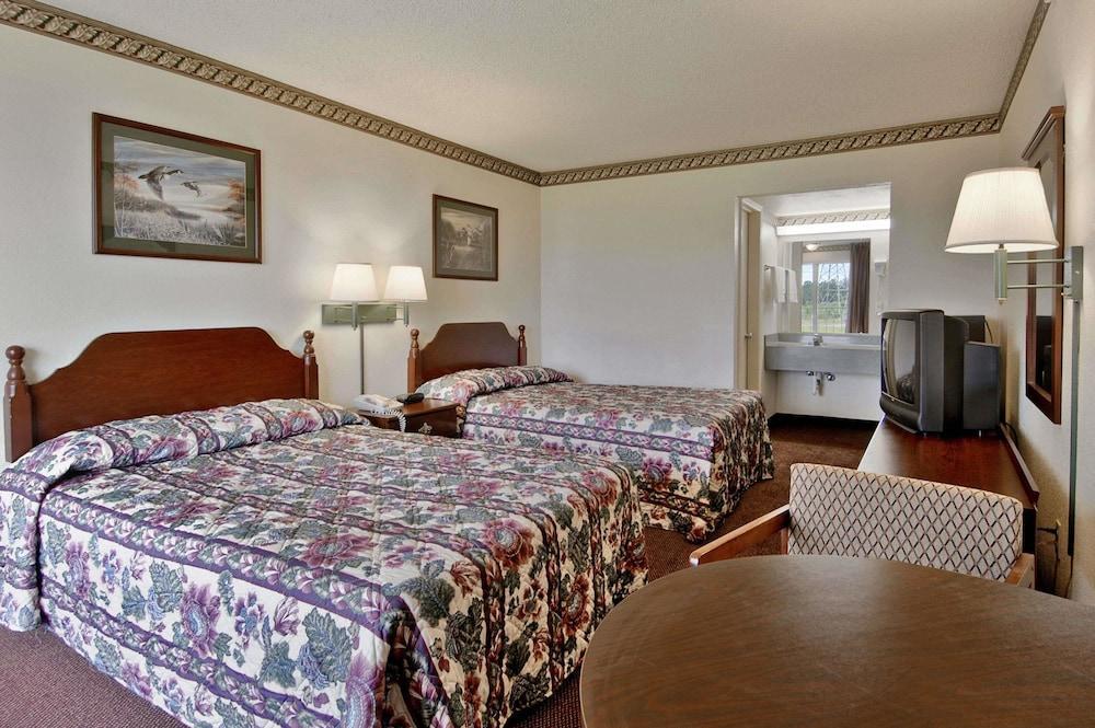 Rodeway Inn Конкорд Экстерьер фото