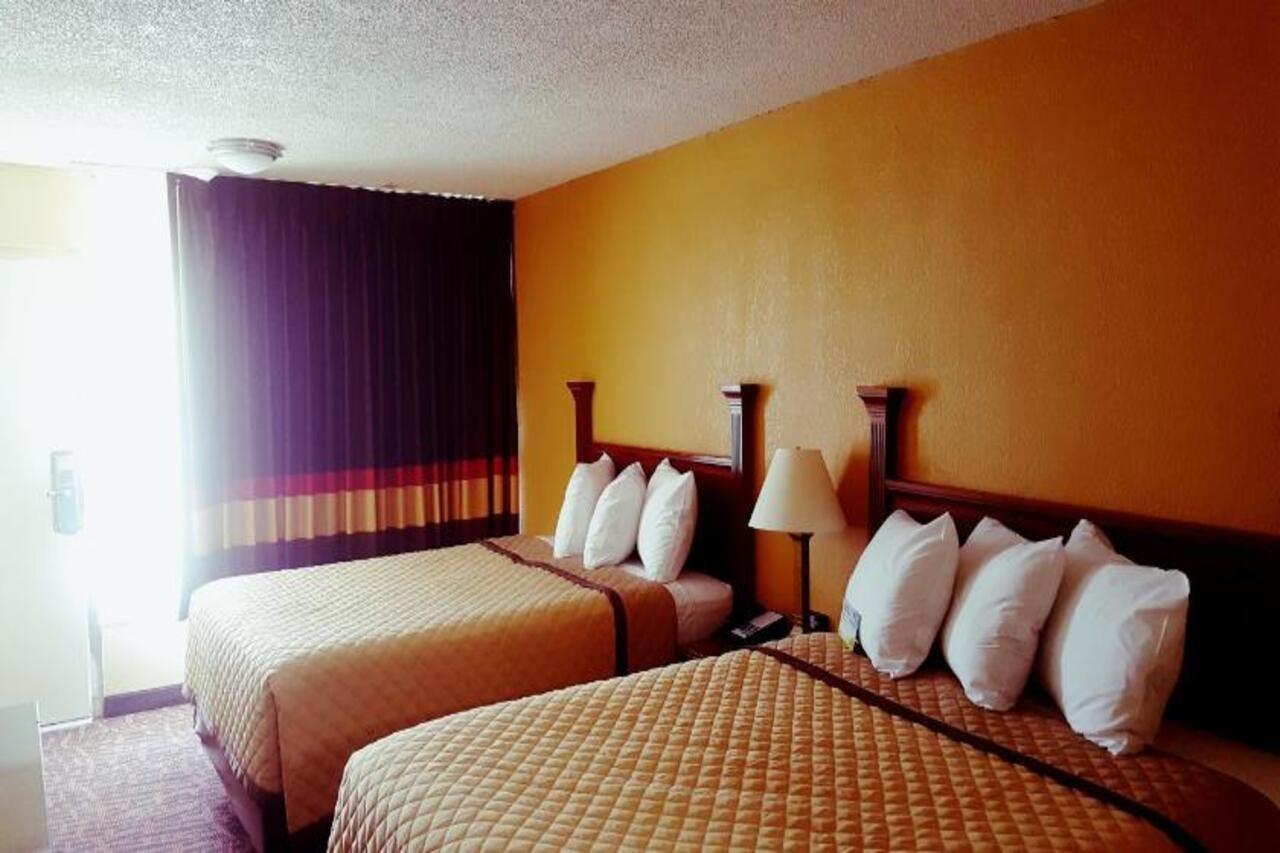 Rodeway Inn Конкорд Экстерьер фото