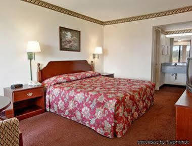 Rodeway Inn Конкорд Экстерьер фото